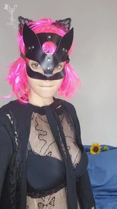 Uncover my pleasure with my kitty mask and natural tits