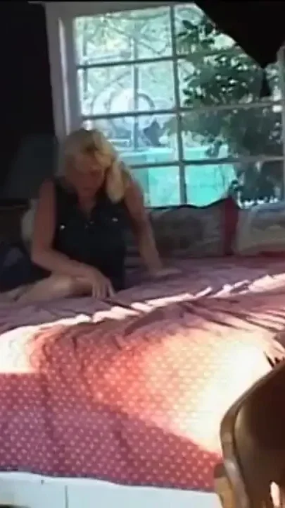 Lesbian blonde milf double penetrated dildo fucking Full original movie