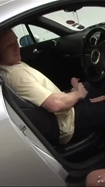 Car wash babe cleans a dick with her mouth and pussy Clip 1