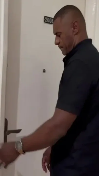 He Went to Thank This MILF for the Help Fucking the Ass Hard