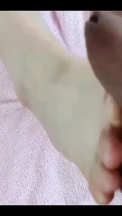Shanaxnow Model Closing Our Legs Is in Her Pussy Shanaxnow Model
