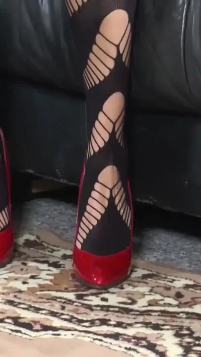 Casting for brunette hottie in bodystockings and then fucking of her shaved muff
