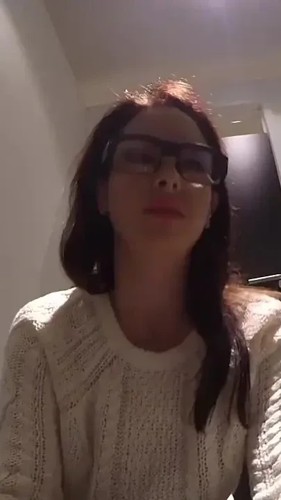 Hoty Mom Enjoy to Masturbate in Fitting Room