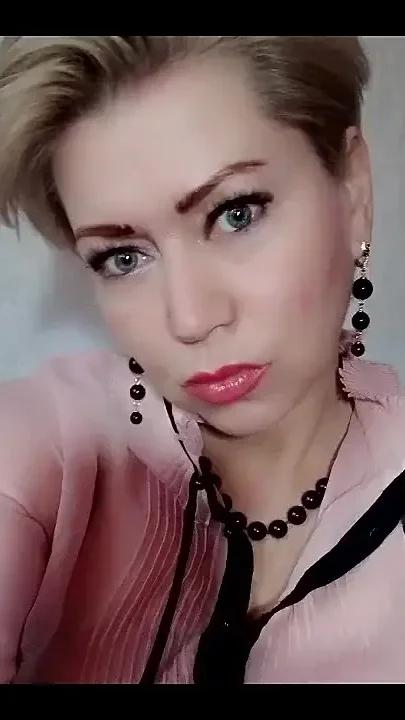 Sparkling Dirty Dancing of a Mature Cunt on Different Types of Bottles