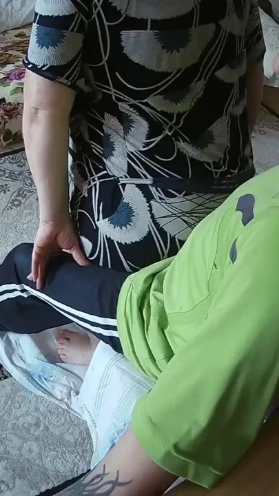 MILF with skillful hands masturbates my cock until I cum