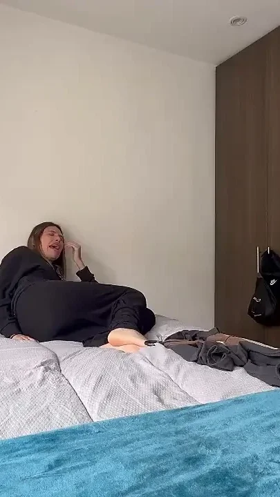 Le Follo El Culo a Mi Roomie Por Infiel
