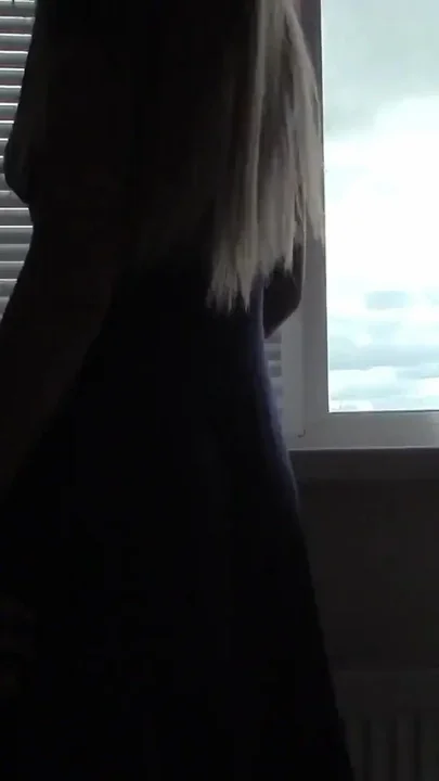 Juicy Ass and Elastic Pussy Spinning in Front of the Camera Shows All Holes
