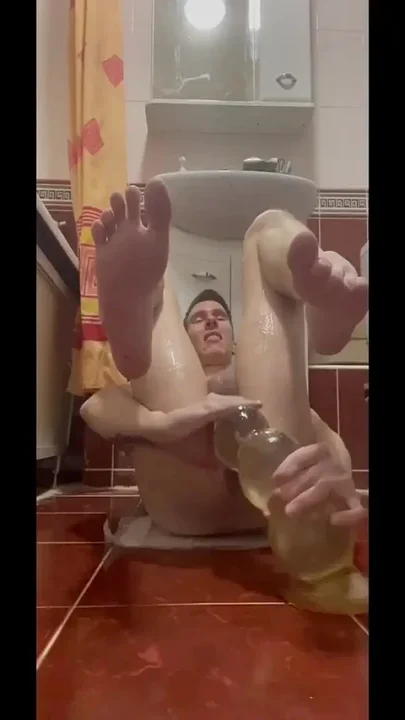 I Insert a Big Toy in My Ass and Enjoy Anal Prolapse