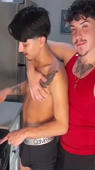 Hung Papi Viral Video Fucking While Cooking Pasta Bareback