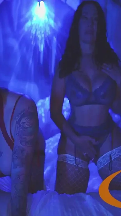 Semaj Media Queen Rogue & Davina Ice Had Fun Twerking in the Ice Room in Slo-mo