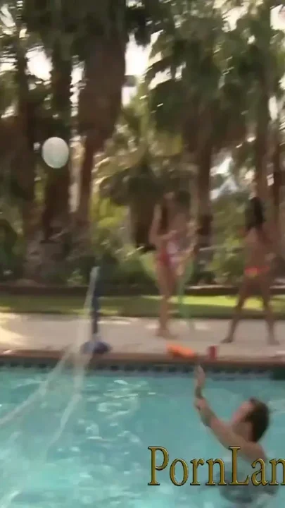 Brunettes fucking in a threesome outdoors