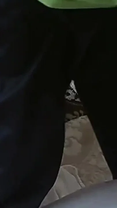 MILF shows a master class on penis masturbation