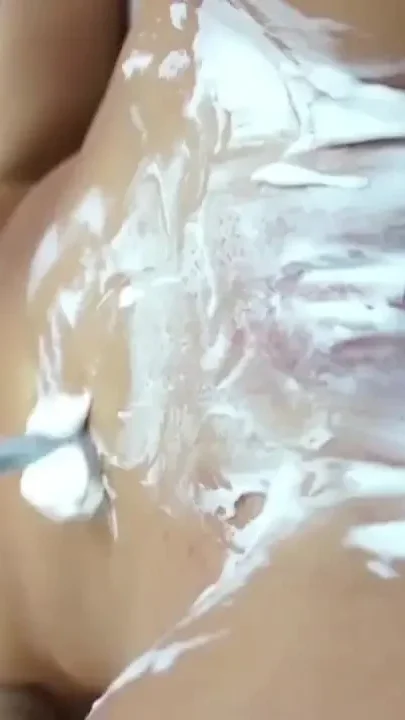 Young blonde shaves her pussy before to be fucked