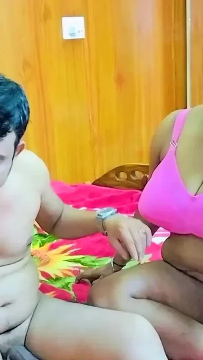 A indian house wife impressd a big penis boy with her big boobsBoro boro dudu Clip 2