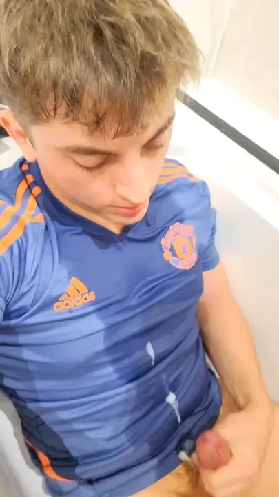 Young twink piss compilation - xstwinkk Clip 1