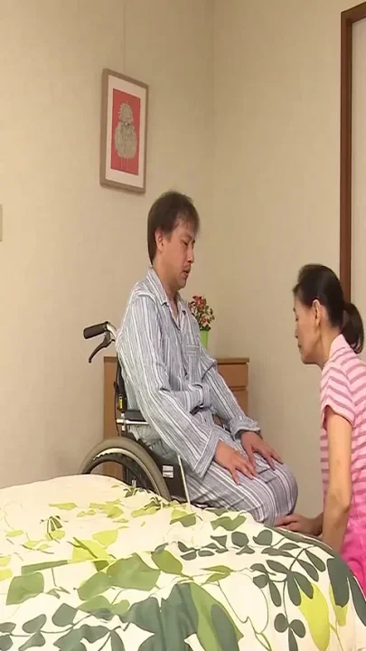 M742g05 a Devoted Mature Woman Care Helper Mrms an Old Man's Gets Erect and