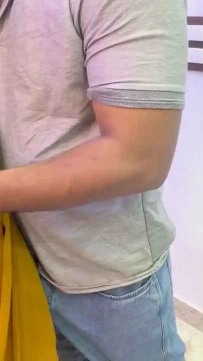 Alisha Kaam Dhundne Aaayi Aur Chudke Gayi Clip 1