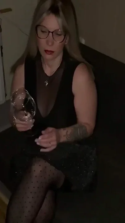 Shy Beautiful Big Ass Girl Lets Stranger Fuck Her on First Netflix & Chill Date