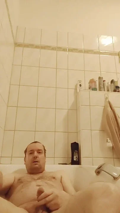 Self-pissing in the mouth