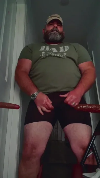 Magnus Ursus Gay ad stipendium Clip 1