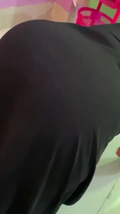 Egyptian Big Ass Hot Muslim Stepmom Stuck Under Bed Just Then I See Her Pussy