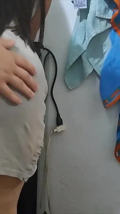 He Seduces the Latina Maid with a Huge Ass and They End up Fucking