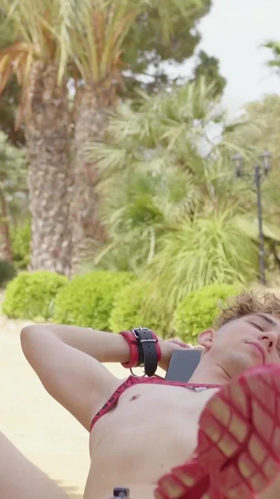 Mdfvibed Outdoors to an Intense Orgasm