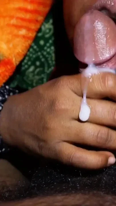 18 sal ki ladki land ki cycle machine Le rakhi hai Clip 1