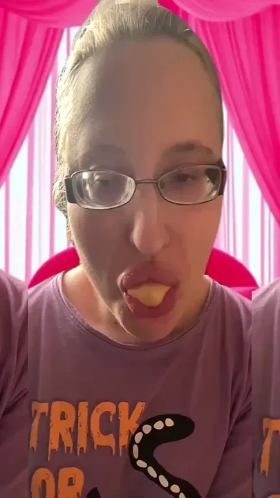 Asmr Bursting Bubblegum Bubbles