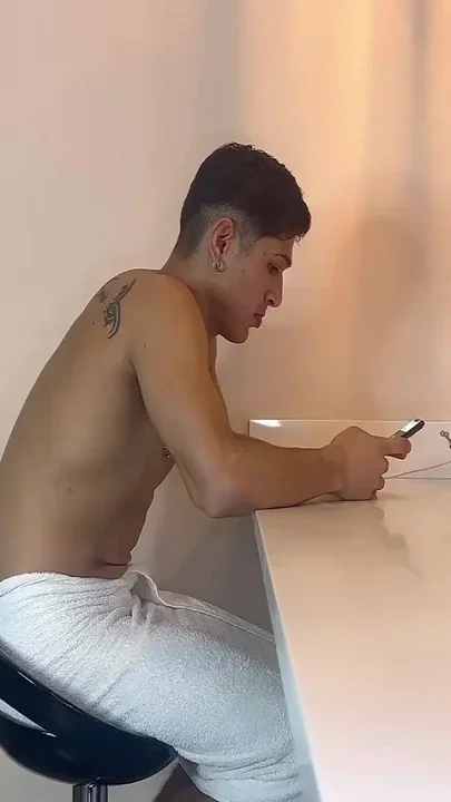 I Arrive at My Boyfriend's House and Find Him Masturbating in the Shower We End