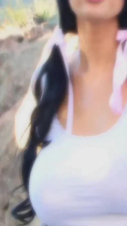 Tera Patrick slowly strips outdoors