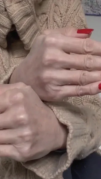 Feel My Fingernail on Your Chest Scratching Lady Victoria Valente