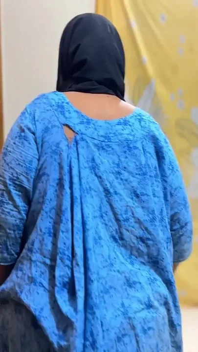 Huge Hanging Milky Tits & Ass Hot Indonesia Muslim Aunty Clean My Room & Try to
