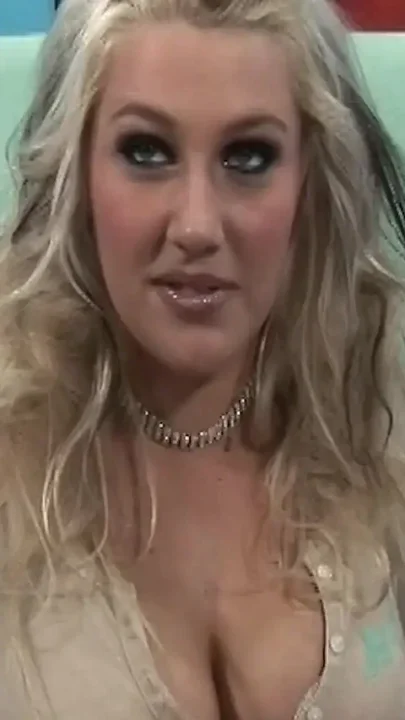 Bangable Blonde Bitch Gets Fingered so Hard and Starts Squirting All Over the Bed