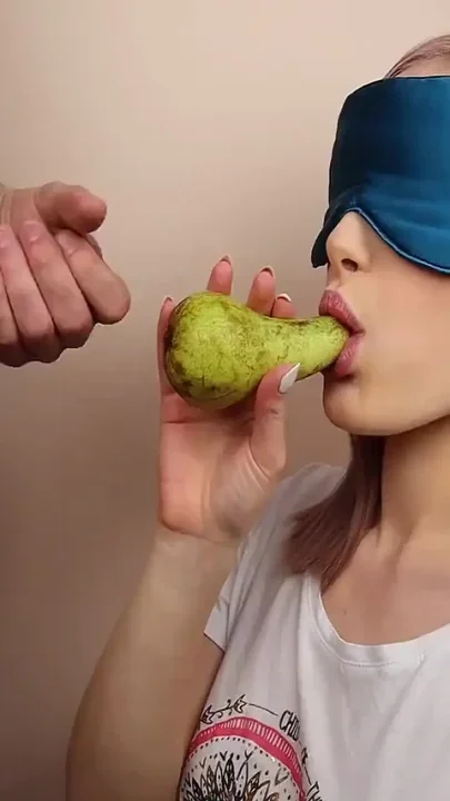 Petite Step Sister Got Blindfolded in Fruits Game