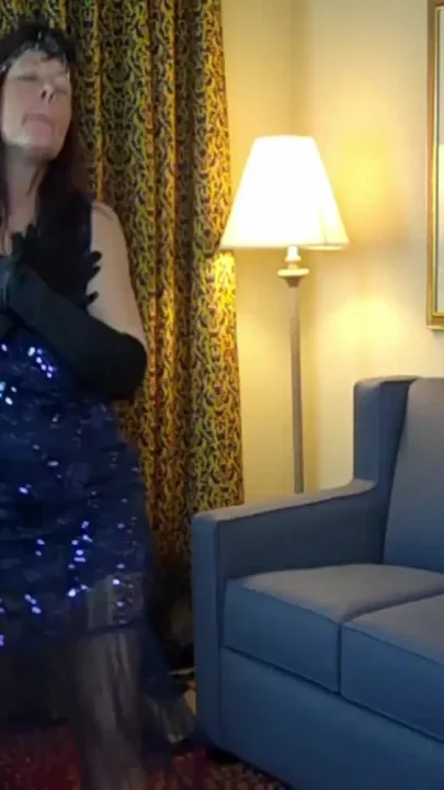 Granny flapper deep throats black dick