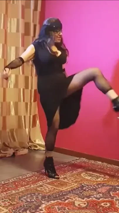 Andrea Dipre and ballbusting of Lady Agata
