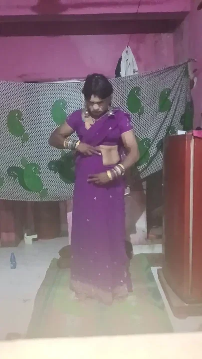 Deshi Madhuri bhabhi crasdreshing Clip 1