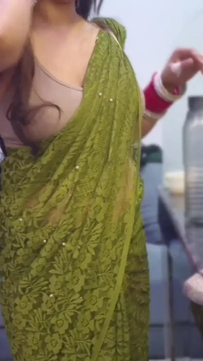 Valentine's Week - Hug Day Par Lund aur Choot ko Bhi Hug Karwaao Bhabhi ji Clip 1