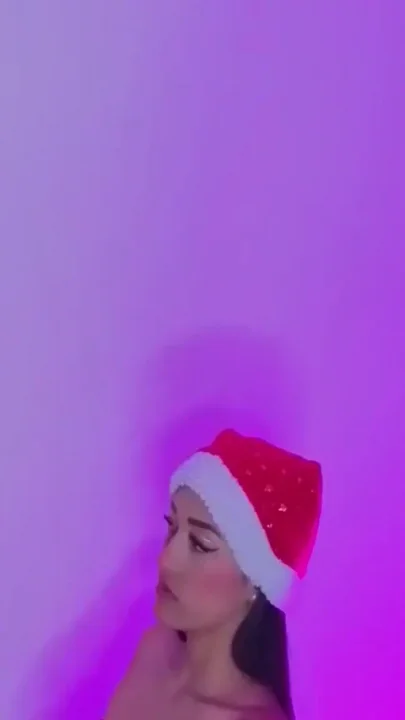Giant Dildo Destroying Her Virgin Pussy
