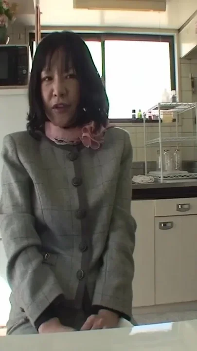 A warm welcome in the kitchen for Makiko-san's tight snatch
