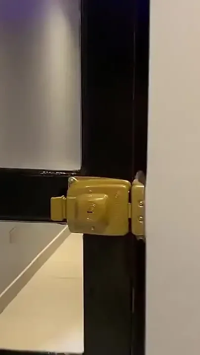 Str8 Messenger Comes to My House to Take a Shower so I Grab My Camera