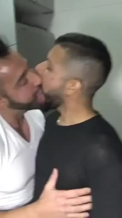 Martin Mazza fucked barebak by Leo Royo