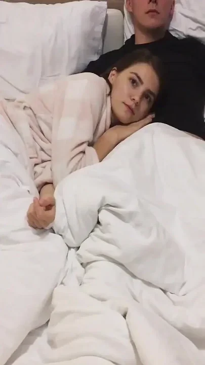 Hottie Gives a Relaxing Home Blowjob While Watching a Movie