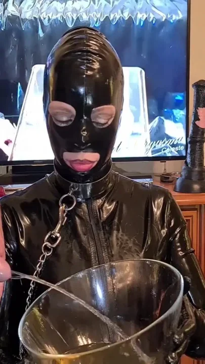 Slut-Orgasma Celeste Full Latex Sloppy Deep Throat Training Pissing Piss