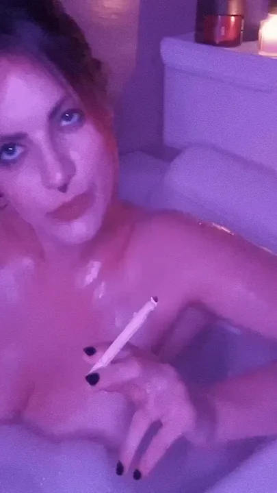 Double Relaxation When Smoking in the Bathtub