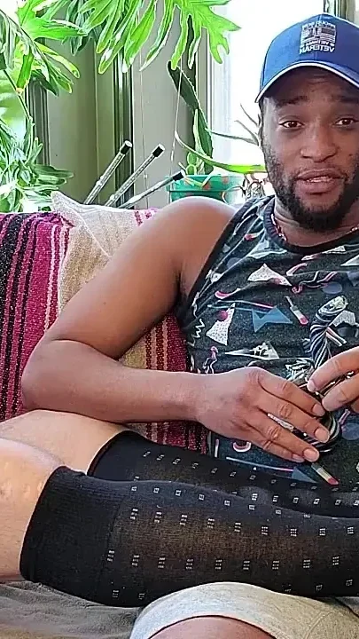 Foot Fetish Kennie Jai Jerks off on Bear Feet