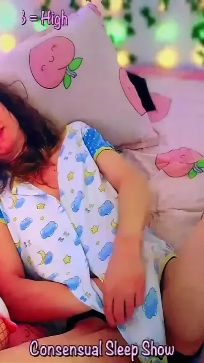Cute Trans Girl Wakes up to Masturbate