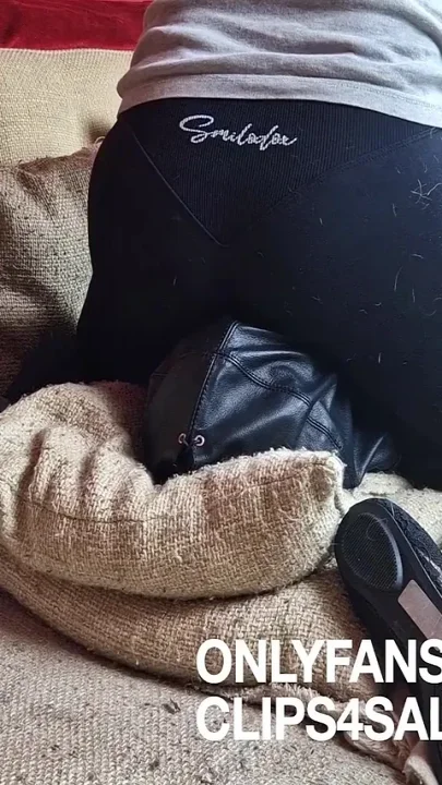 Amateur Face Sitting and Cock Tickling