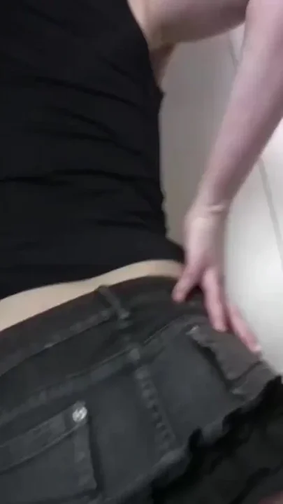 Girl gets easy sex